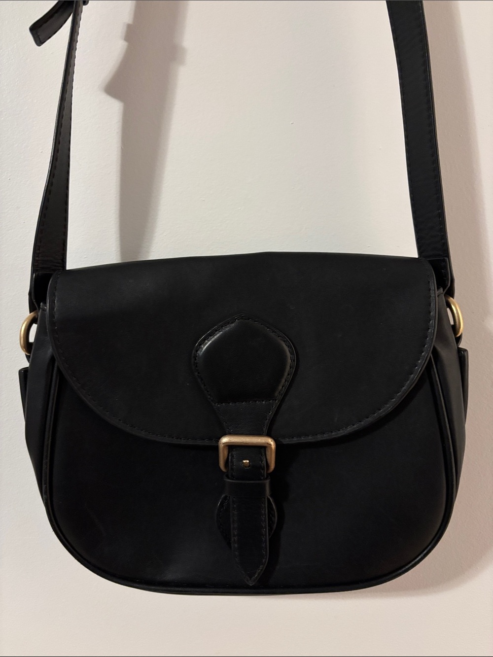 Banana Republic Classic Black Leather Crossbody Bag - Timeless Everyday Style
